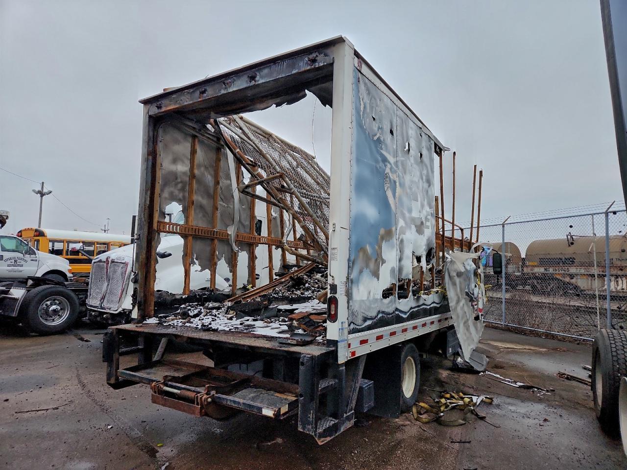 2018 Isuzu NPR BOX Truck