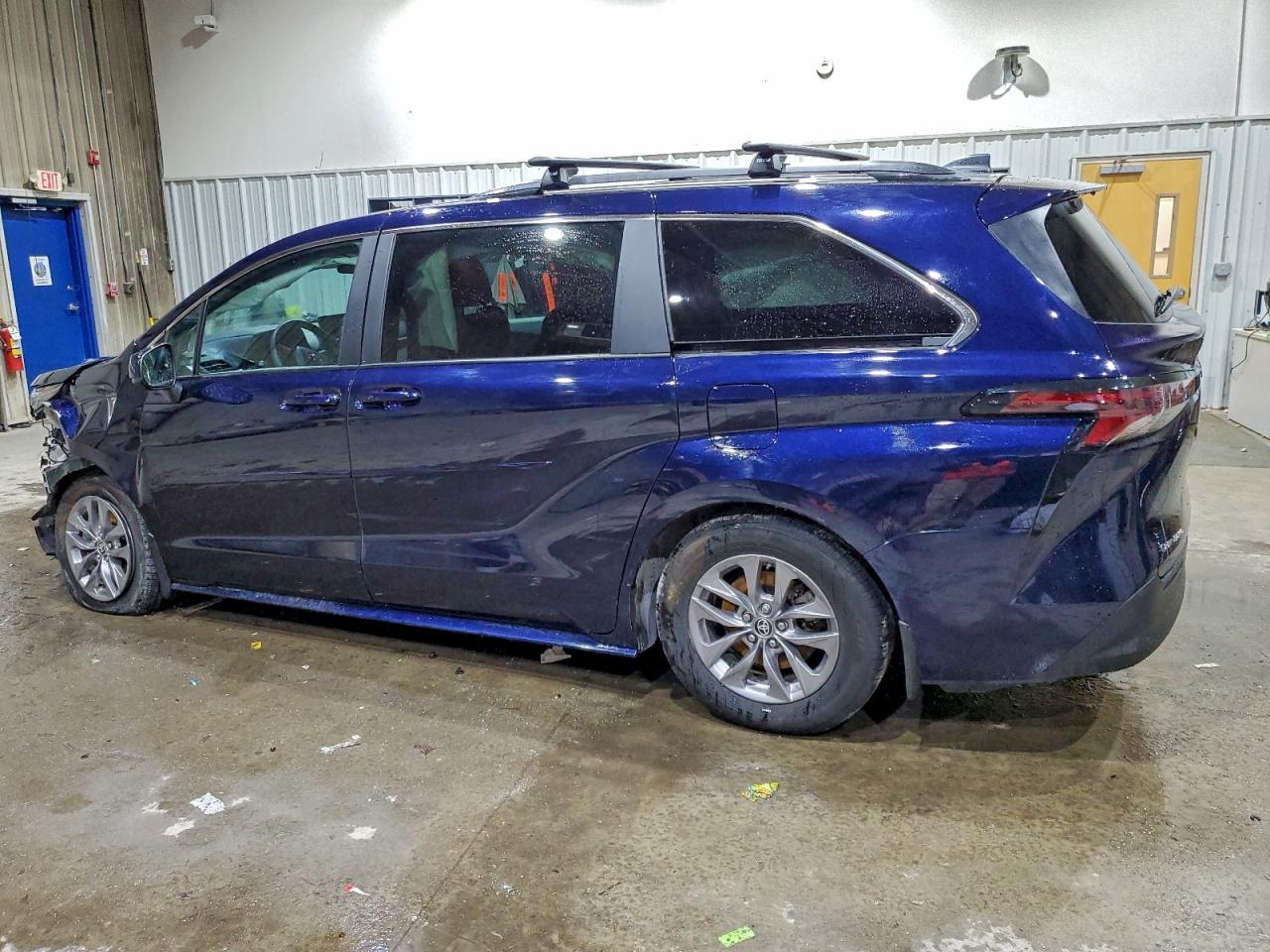 2025 Toyota Sienna le