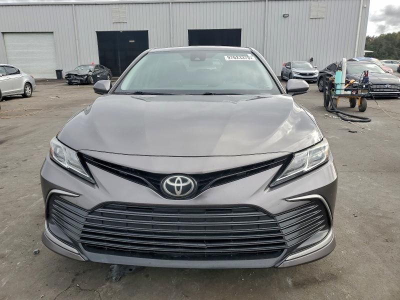 2021 Toyota Camry le