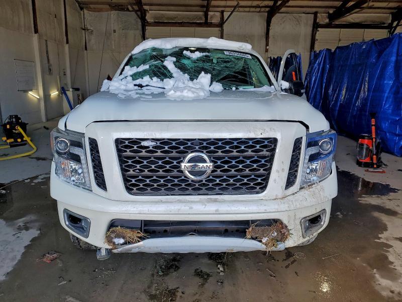 2019 Nissan Titan sv