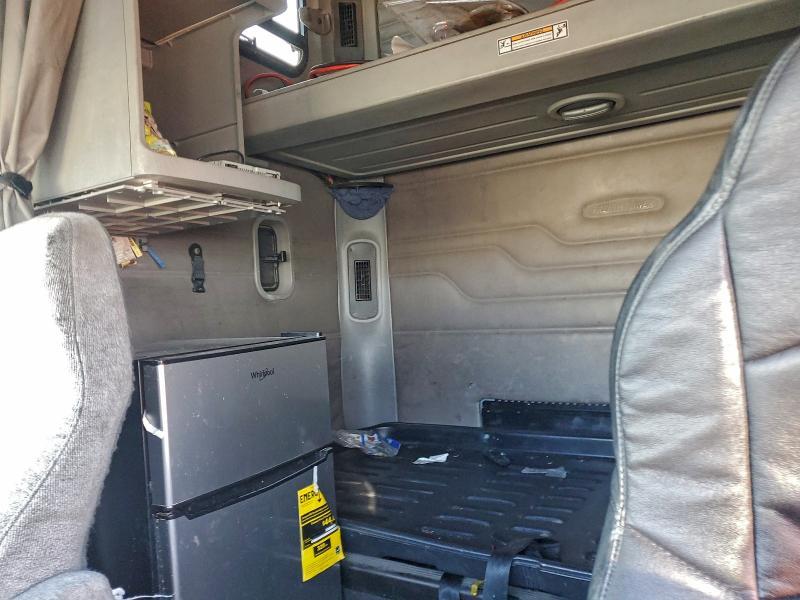 2013 Freightliner Columbia Semi Truck