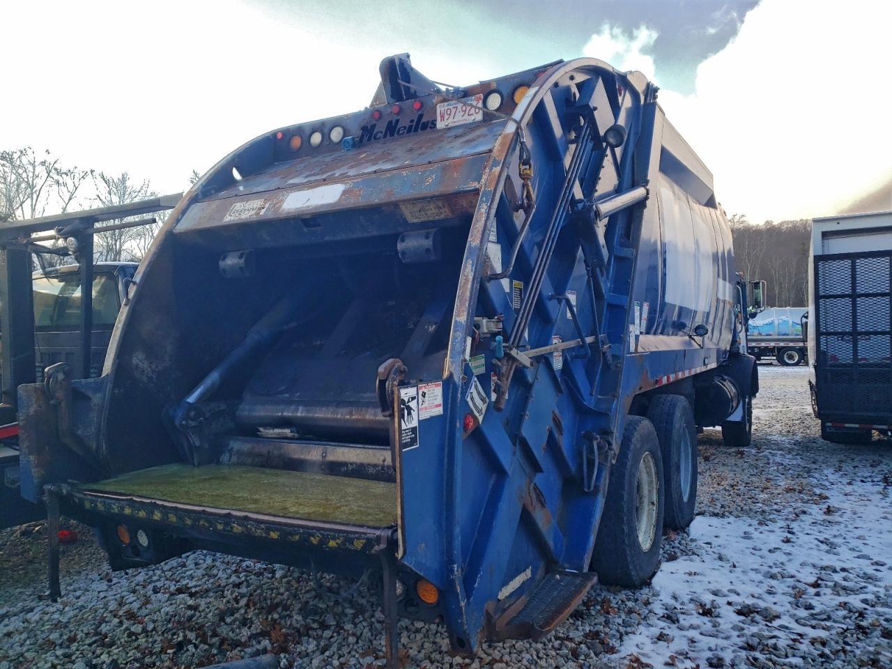 2005 Mack MR688S Refuse Truck