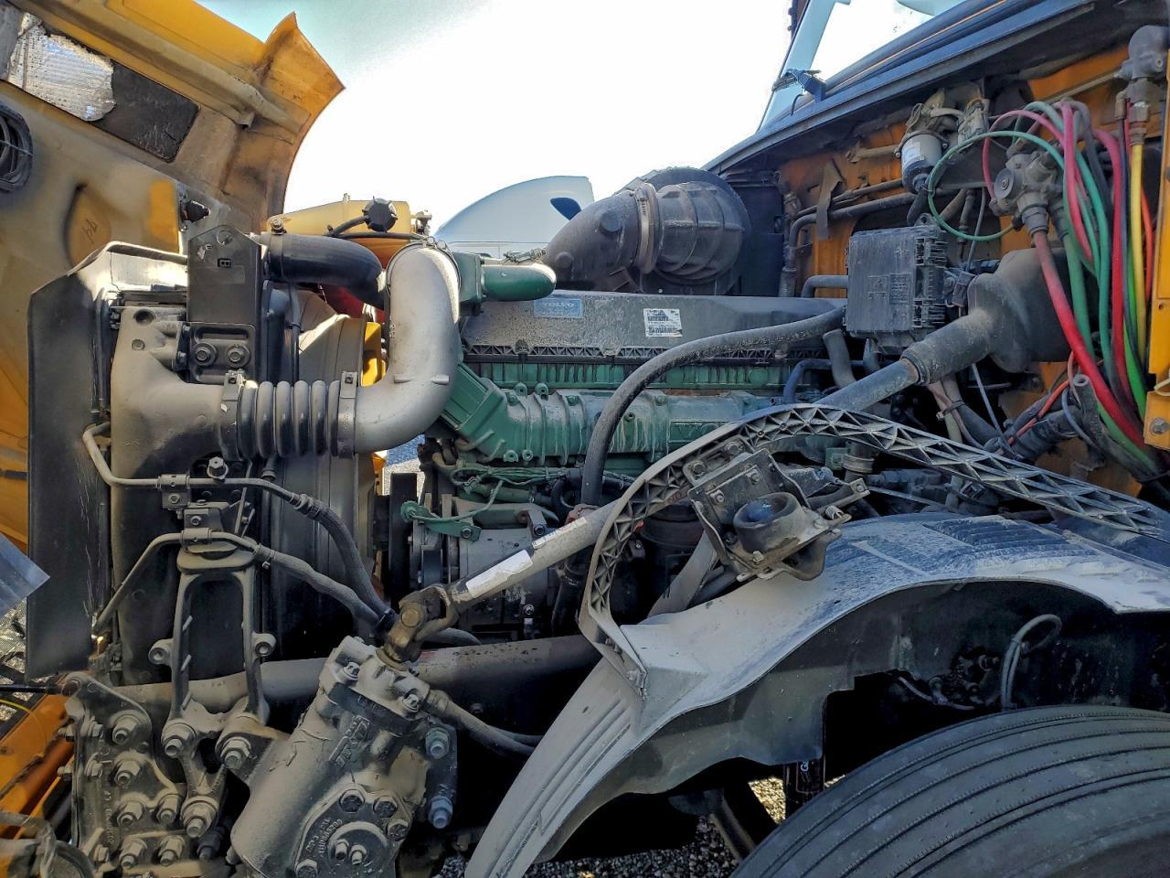 2016 Volvo VNL Semi Truck