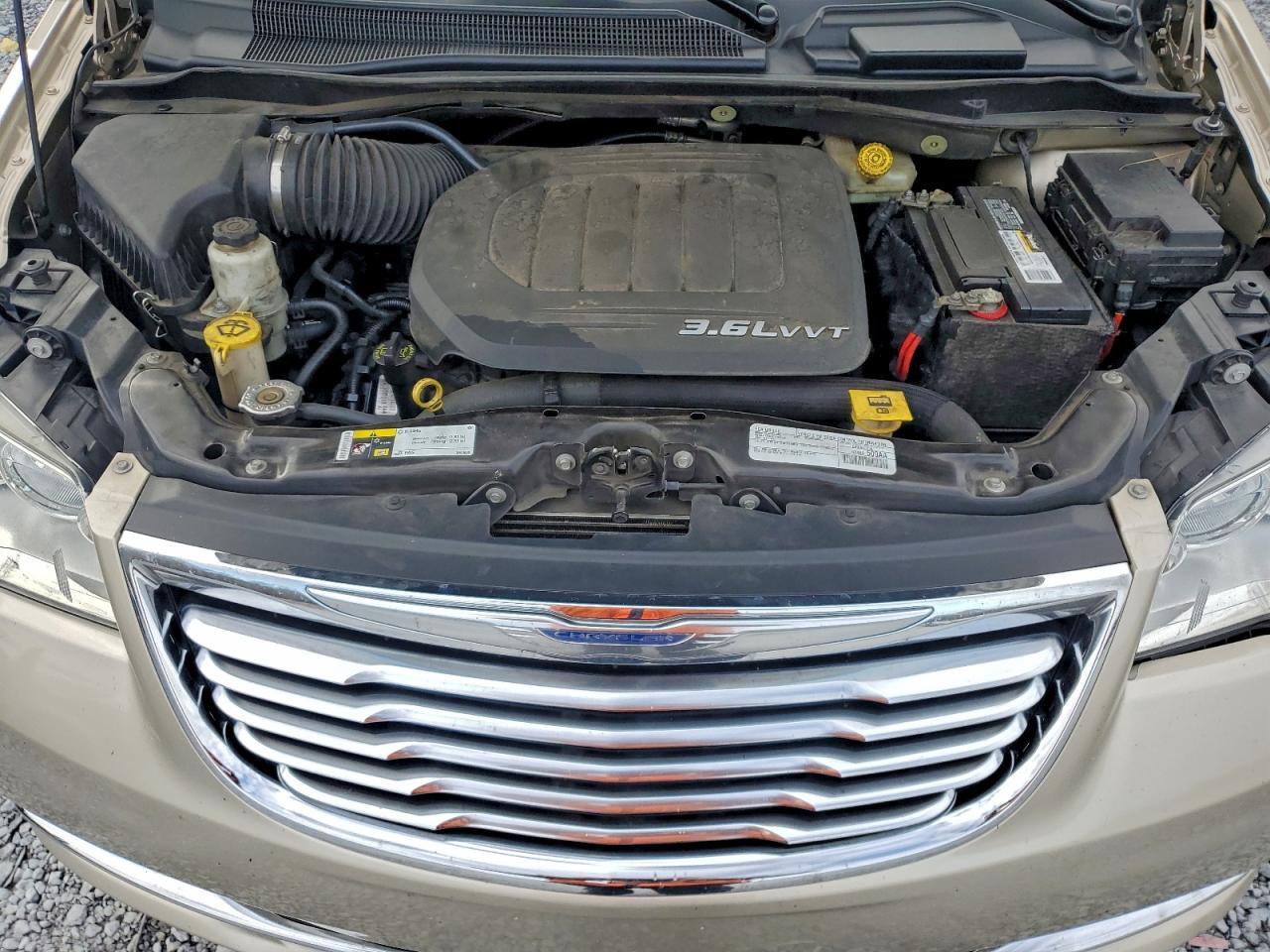 2016 Chrysler Town & Country Limited Platinum
