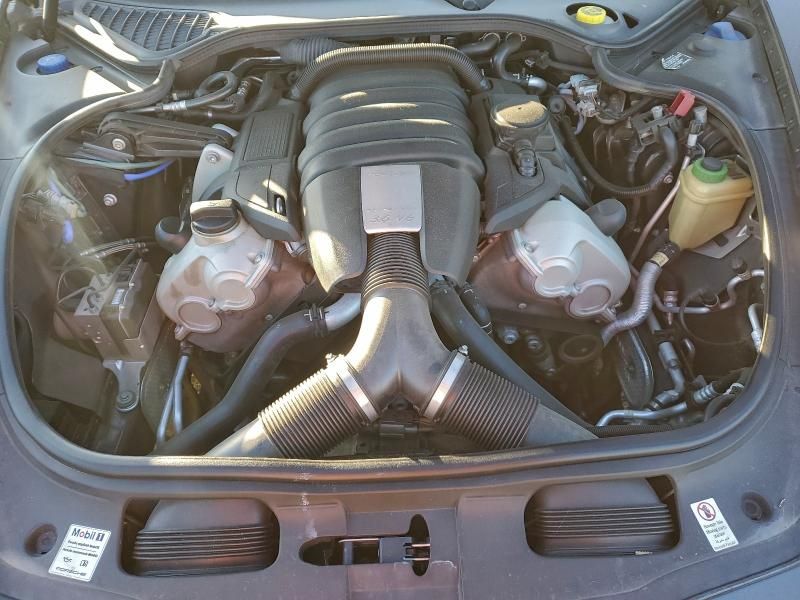 2016 Porsche Panamera 2