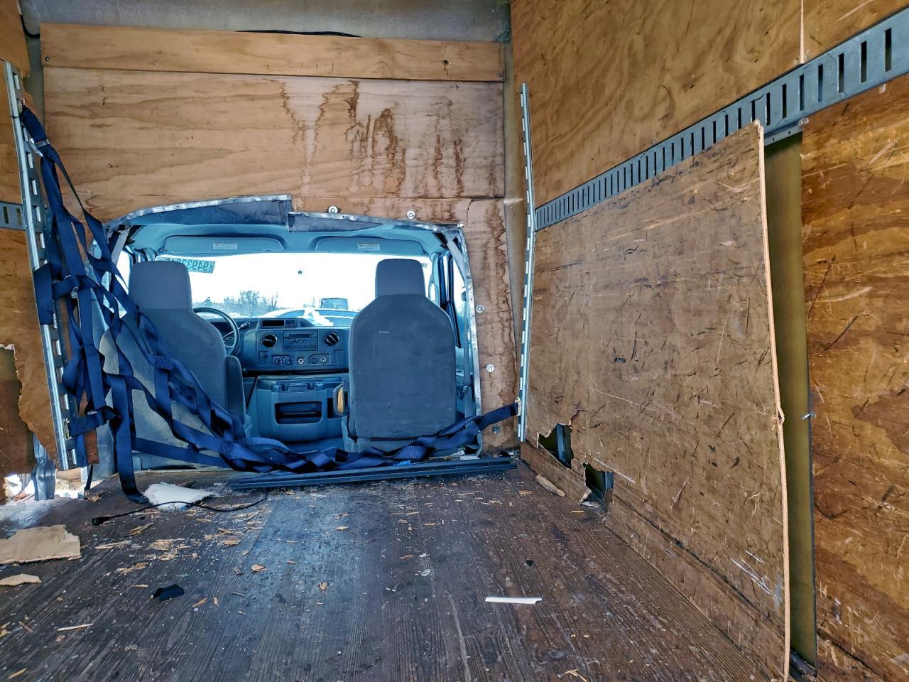 2009 Ford E350 BOX Truck