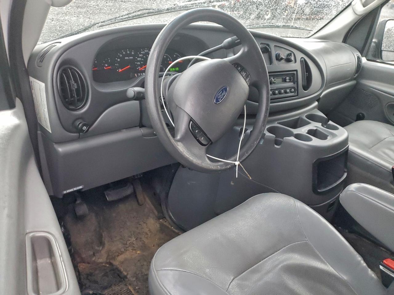 2004 Ford Econoline E350 Super Duty Wagon