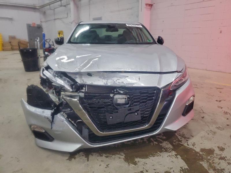 2021 Nissan Altima sr