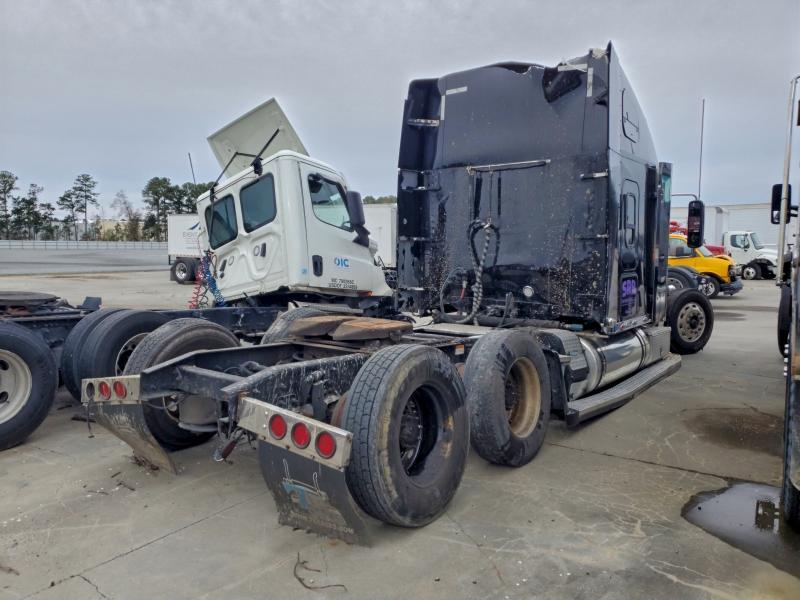 2015 Freightliner Coronado Semi Truck