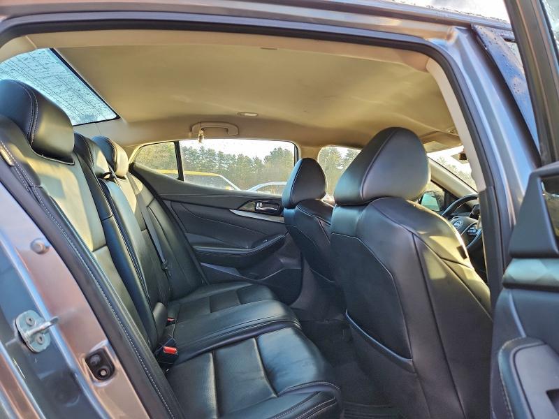 2023 Nissan Maxima sv