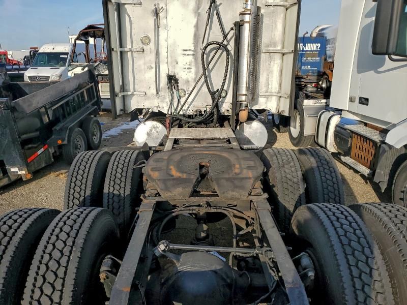 2013 Freightliner Columbia Semi Truck