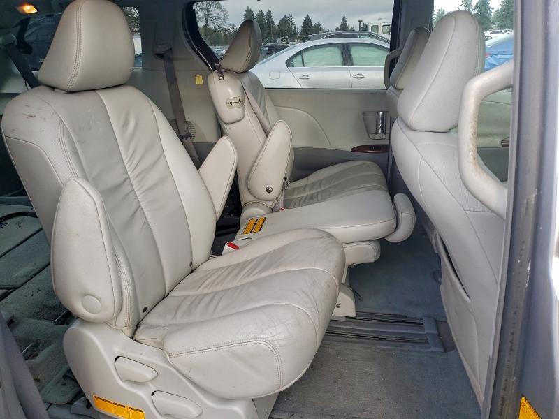 2011 Toyota Sienna xle 8-passenger