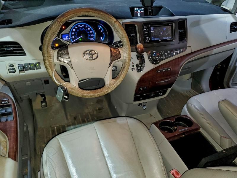 2013 Toyota Sienna xle