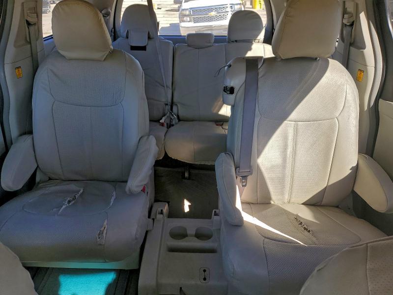 2011 Toyota Sienna le
