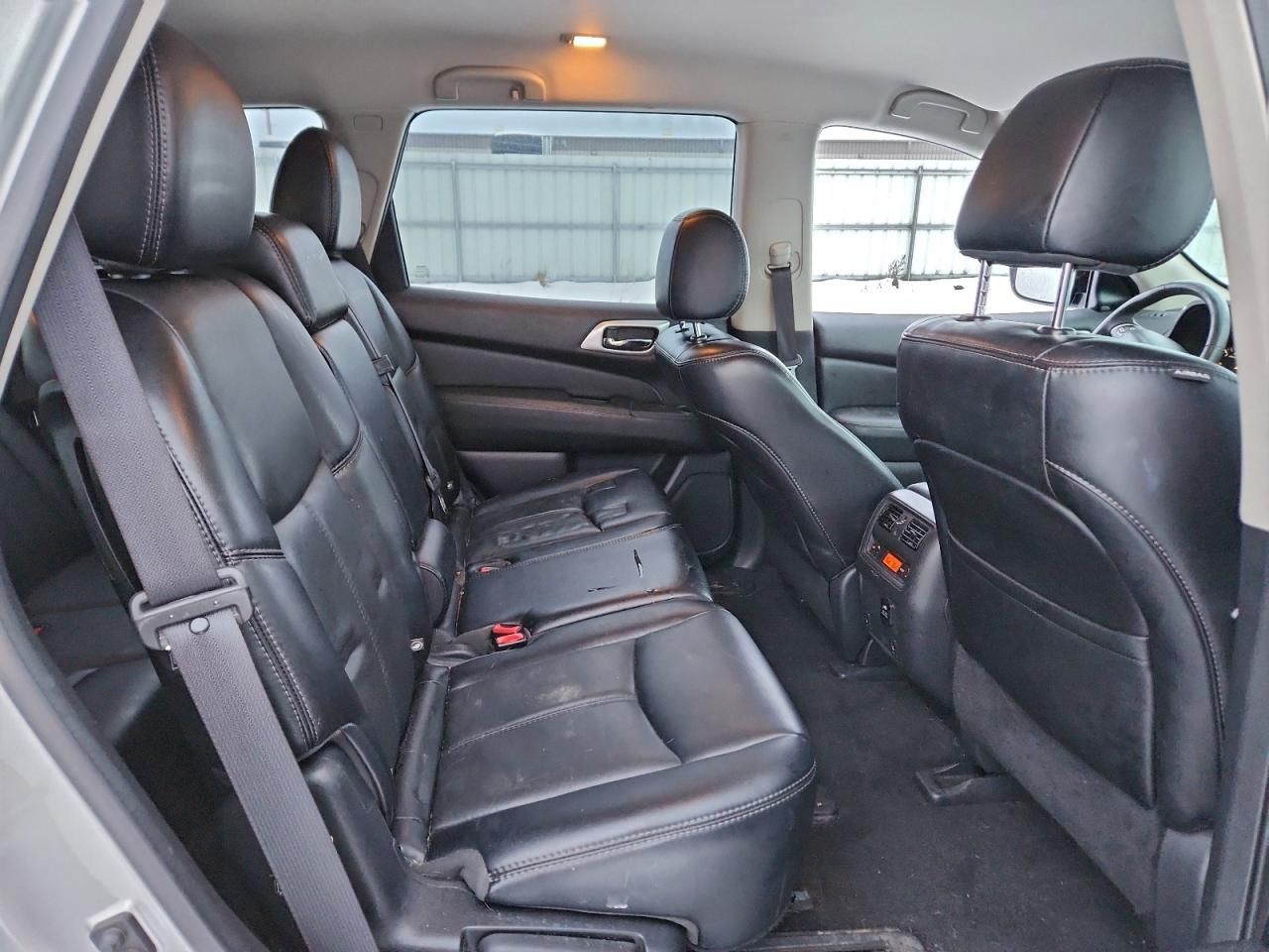 2017 Nissan Pathfinder s