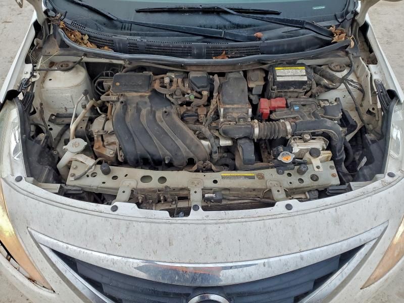 2018 Nissan Versa sv