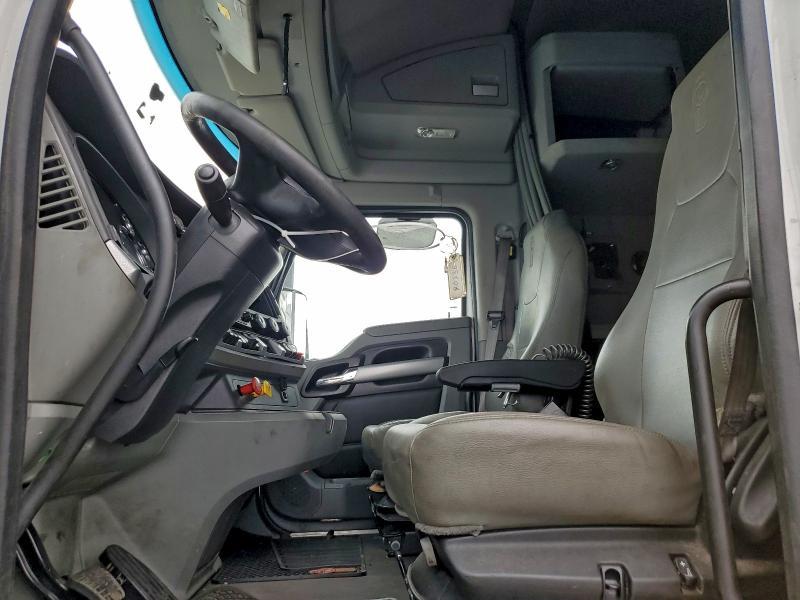 2022 Kenworth T680 Semi Truck