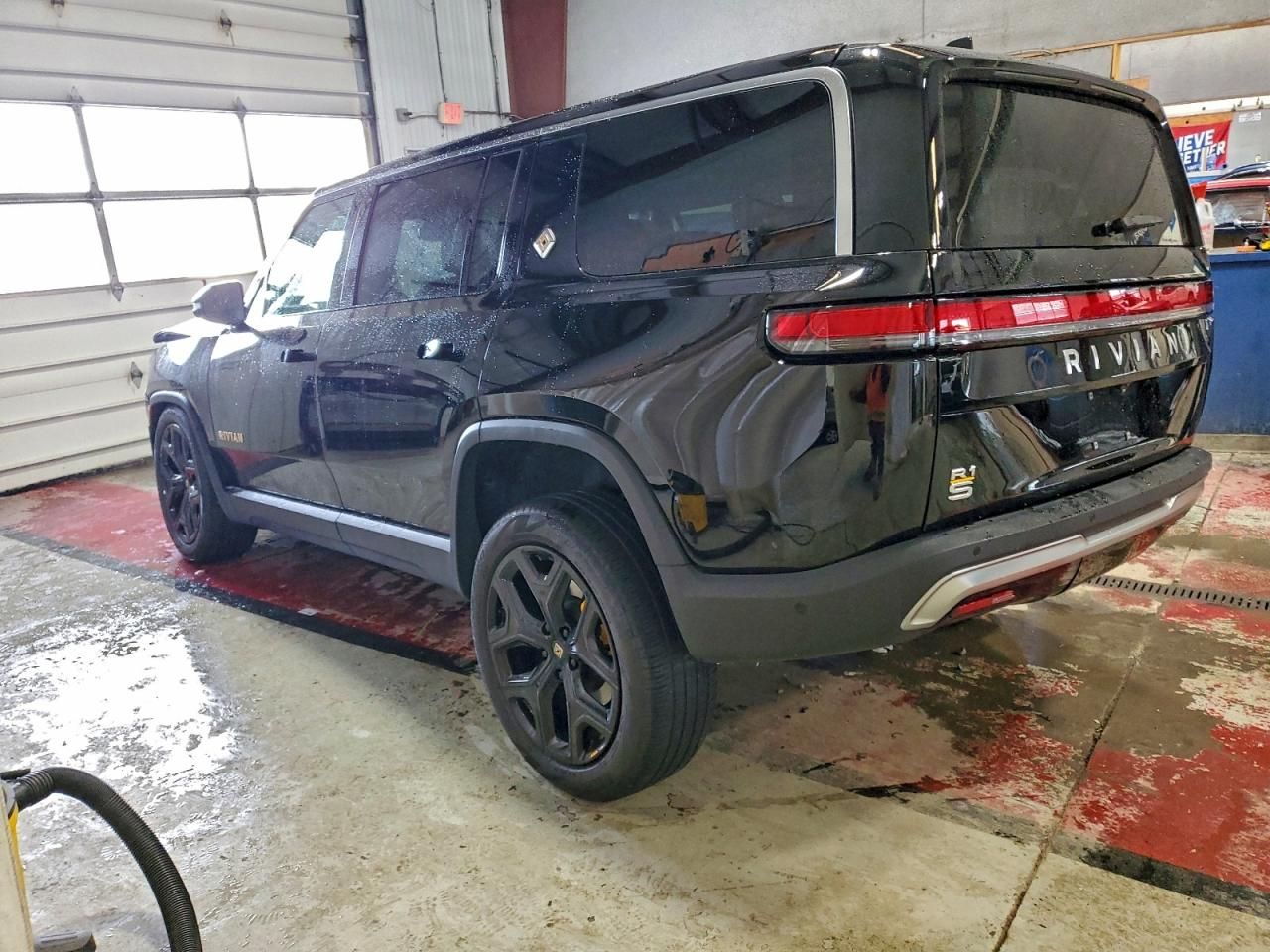 2024 Rivian R1S Adventure