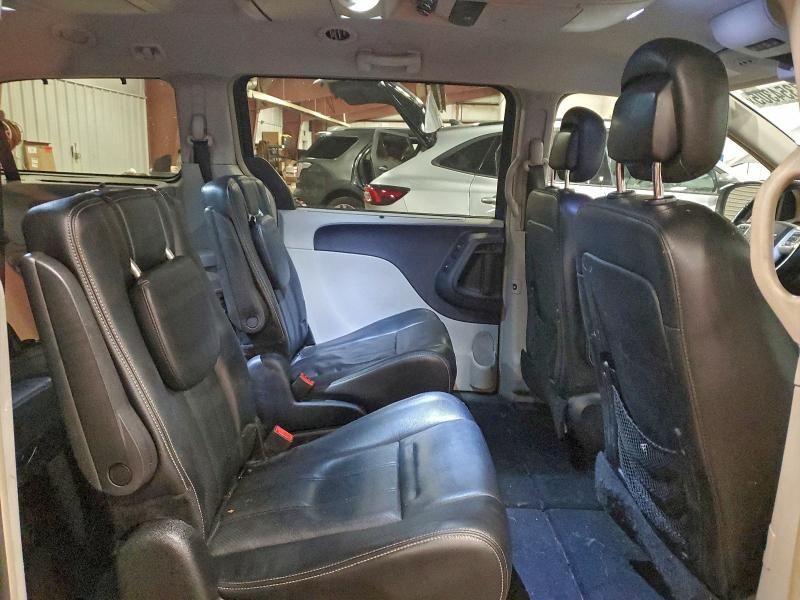 2015 Chrysler Town & Country Touring l