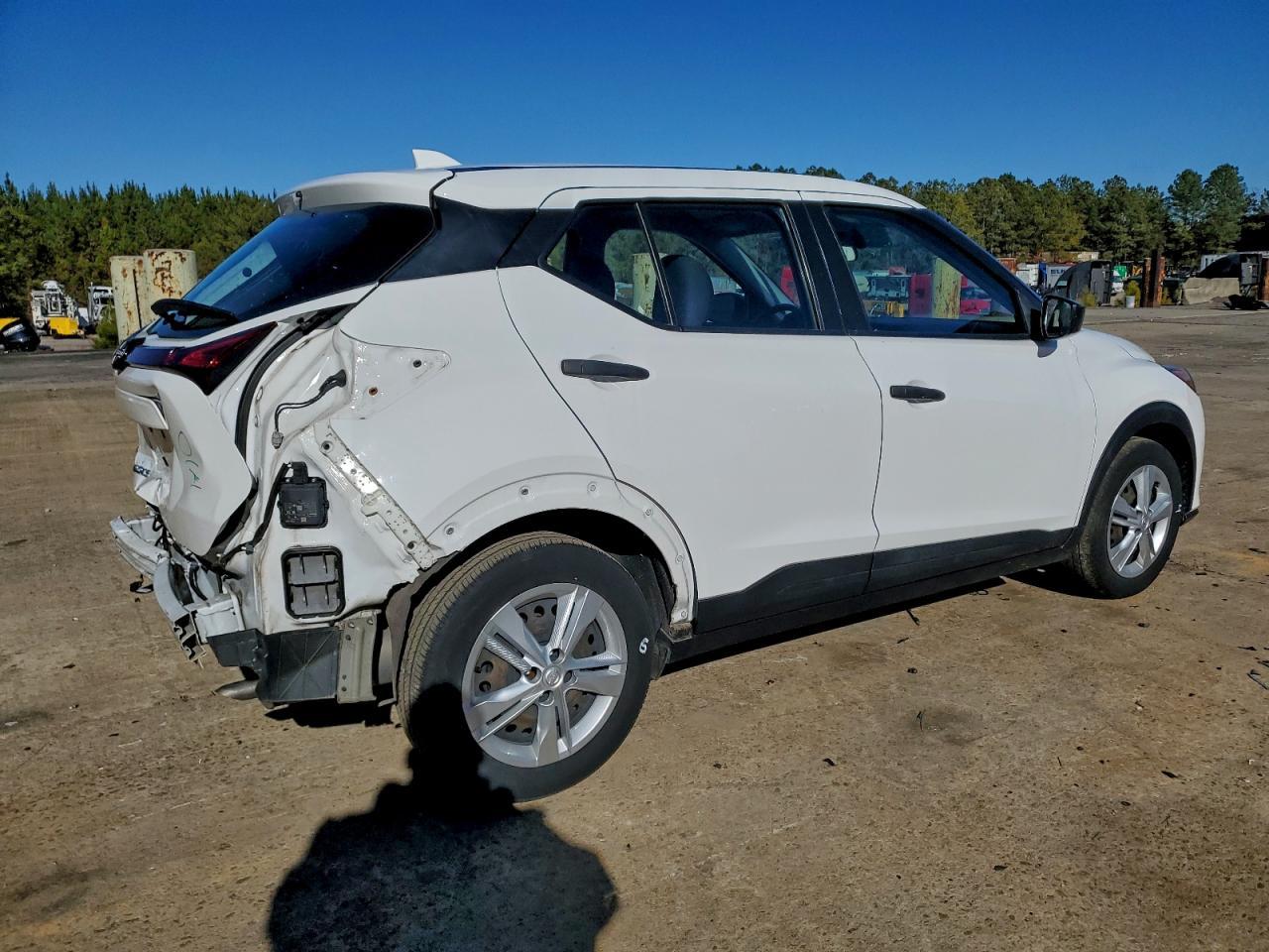 2022 Nissan Kicks s
