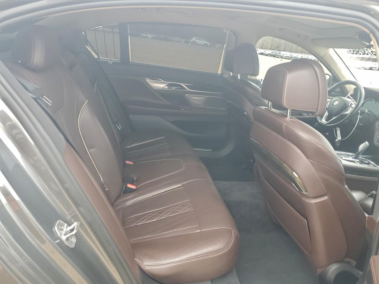 2016 BMW 740 i