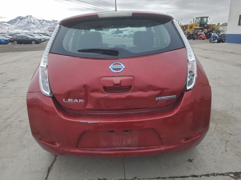 2015 Nissan Leaf s (red)