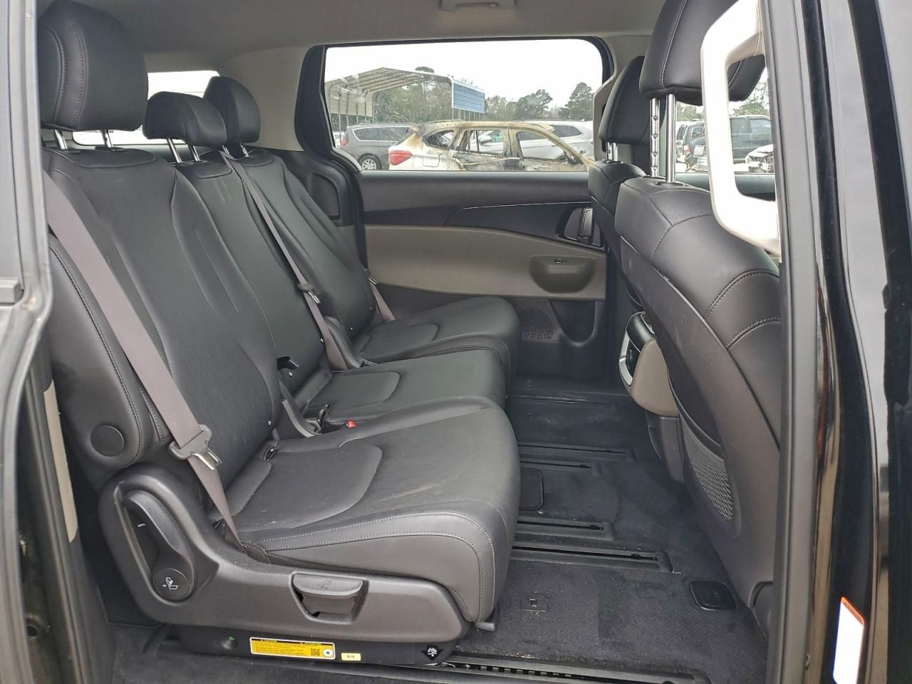 2025 KIA Carnival lx