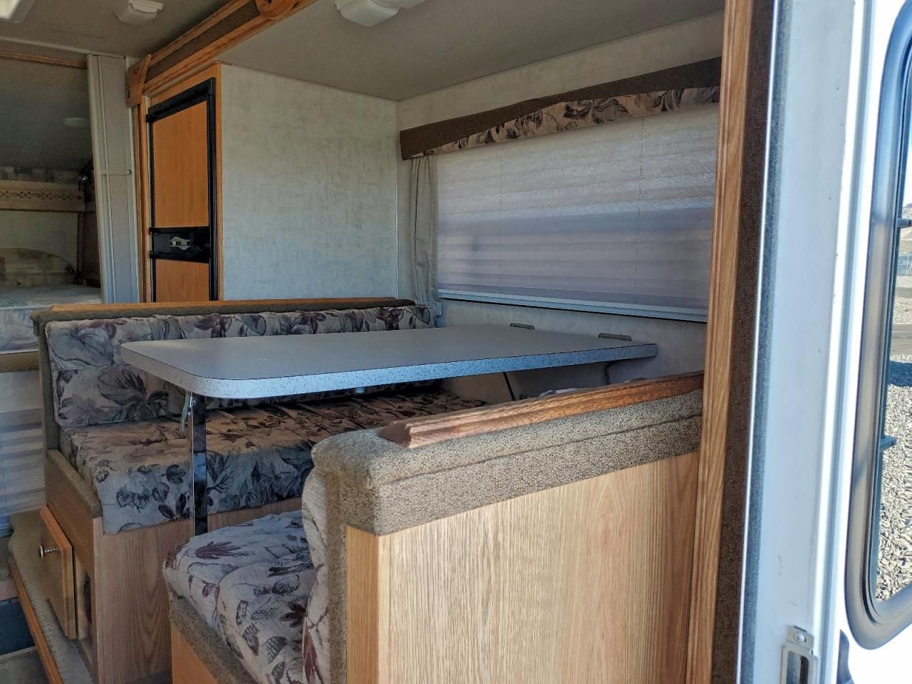 2005 Arctic Cat C860SA Truck Camper-Camper