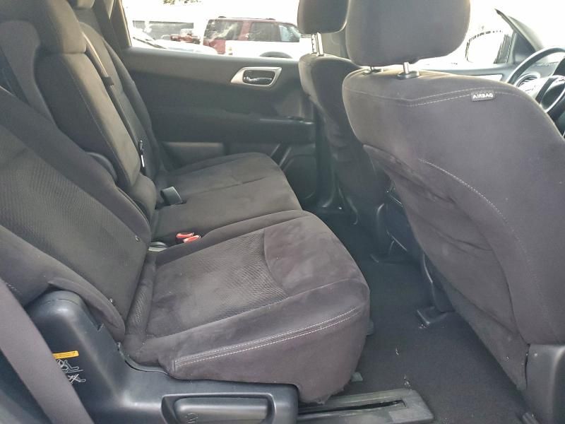 2013 Nissan Pathfinder s