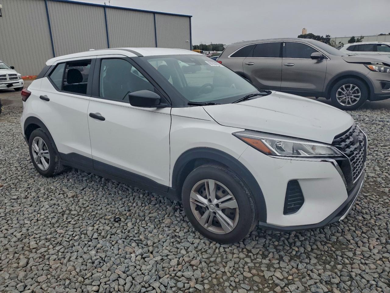 2023 Nissan Kicks s