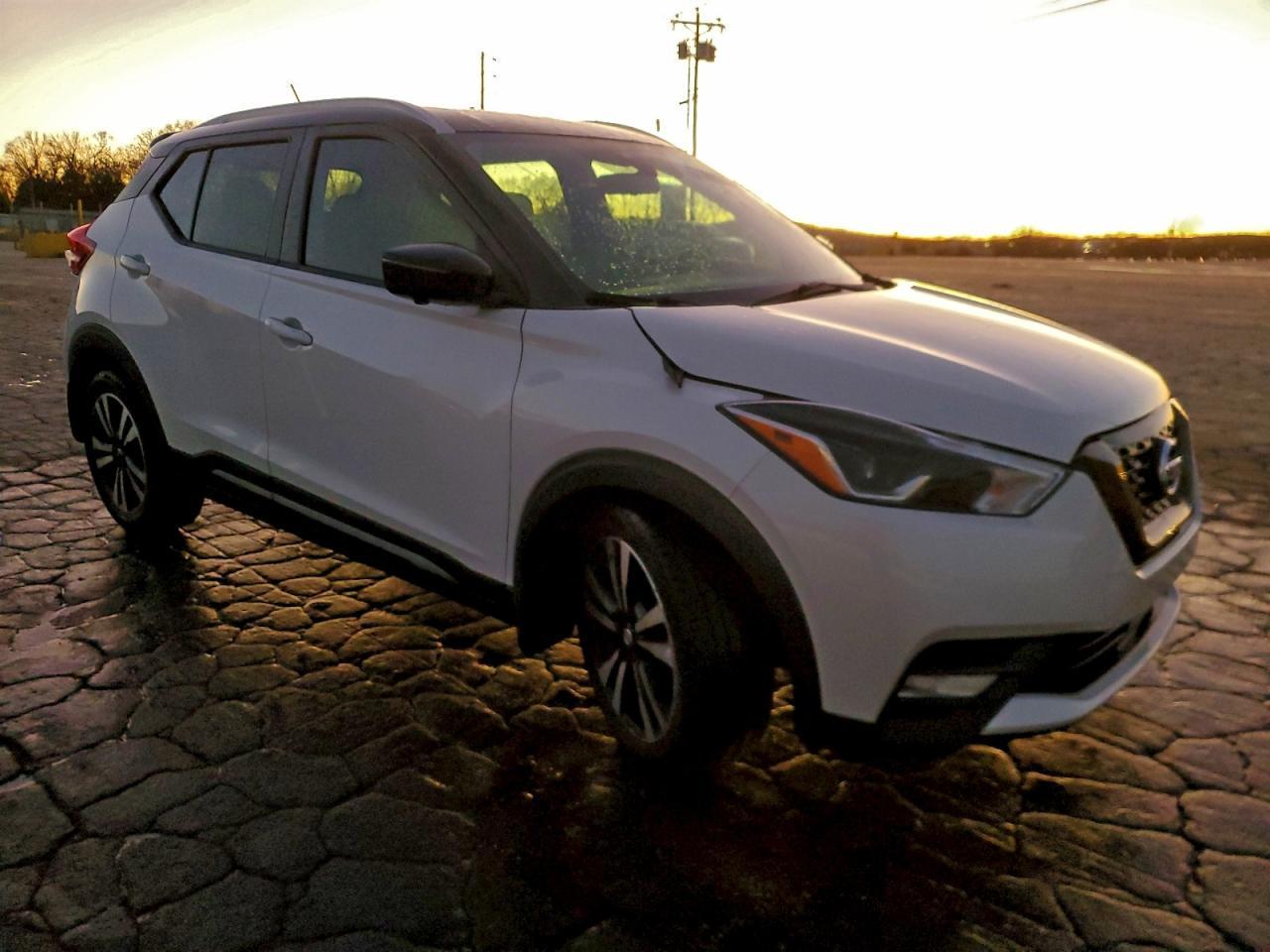 2020 Nissan Kicks sr