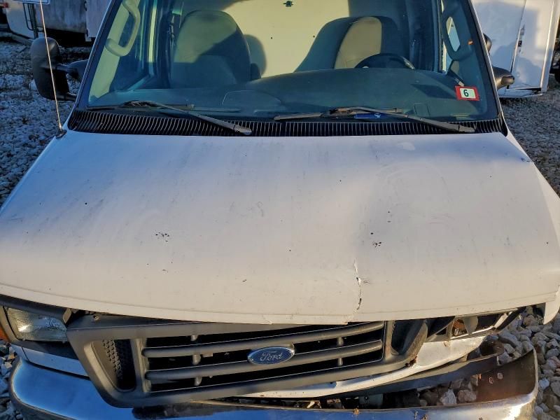 2005 Ford Econoline E350 Super Duty Cutaway Van
