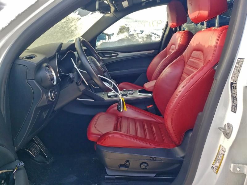 2022 Alfa Romeo Stelvio ti