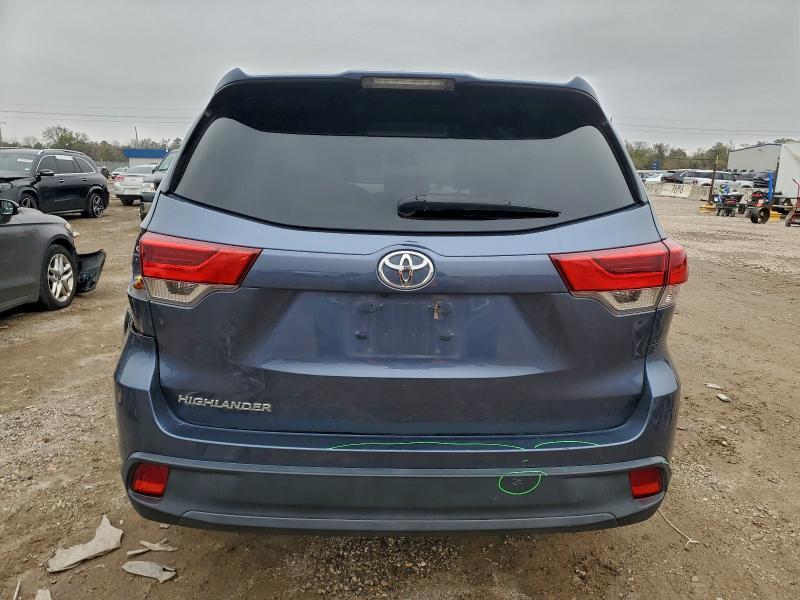 2019 Toyota Highlander le