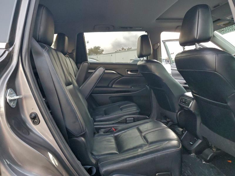 2017 Toyota Highlander se