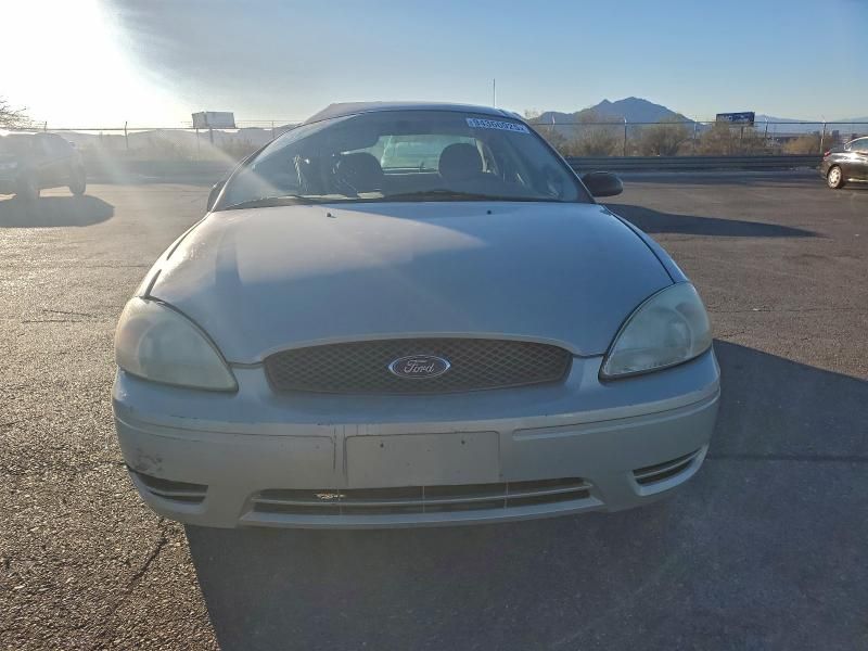 2005 Ford Taurus se