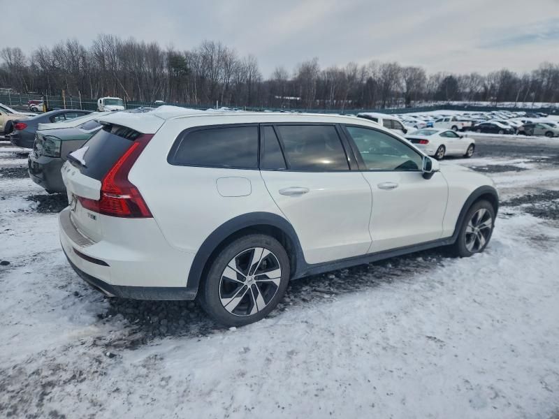 2020 Volvo V60 Cross Country T5 Momentum
