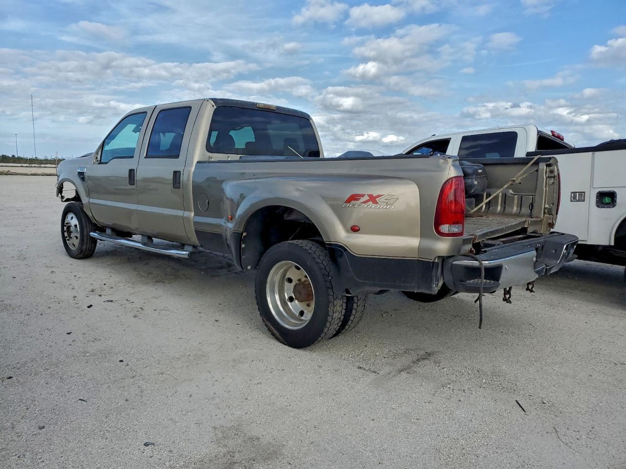 2004 Ford F550 Super