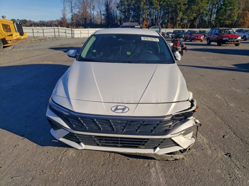 2024 Hyundai Elantra se