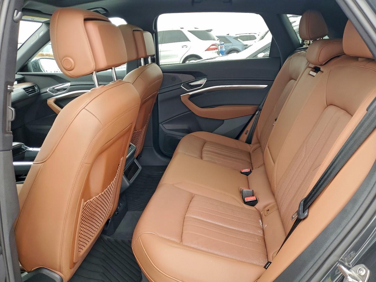2022 Audi E-tron Premium Plus