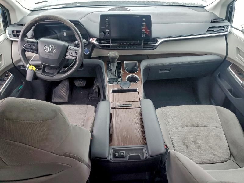 2024 Toyota Sienna le