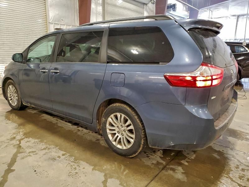2015 Toyota Sienna xle