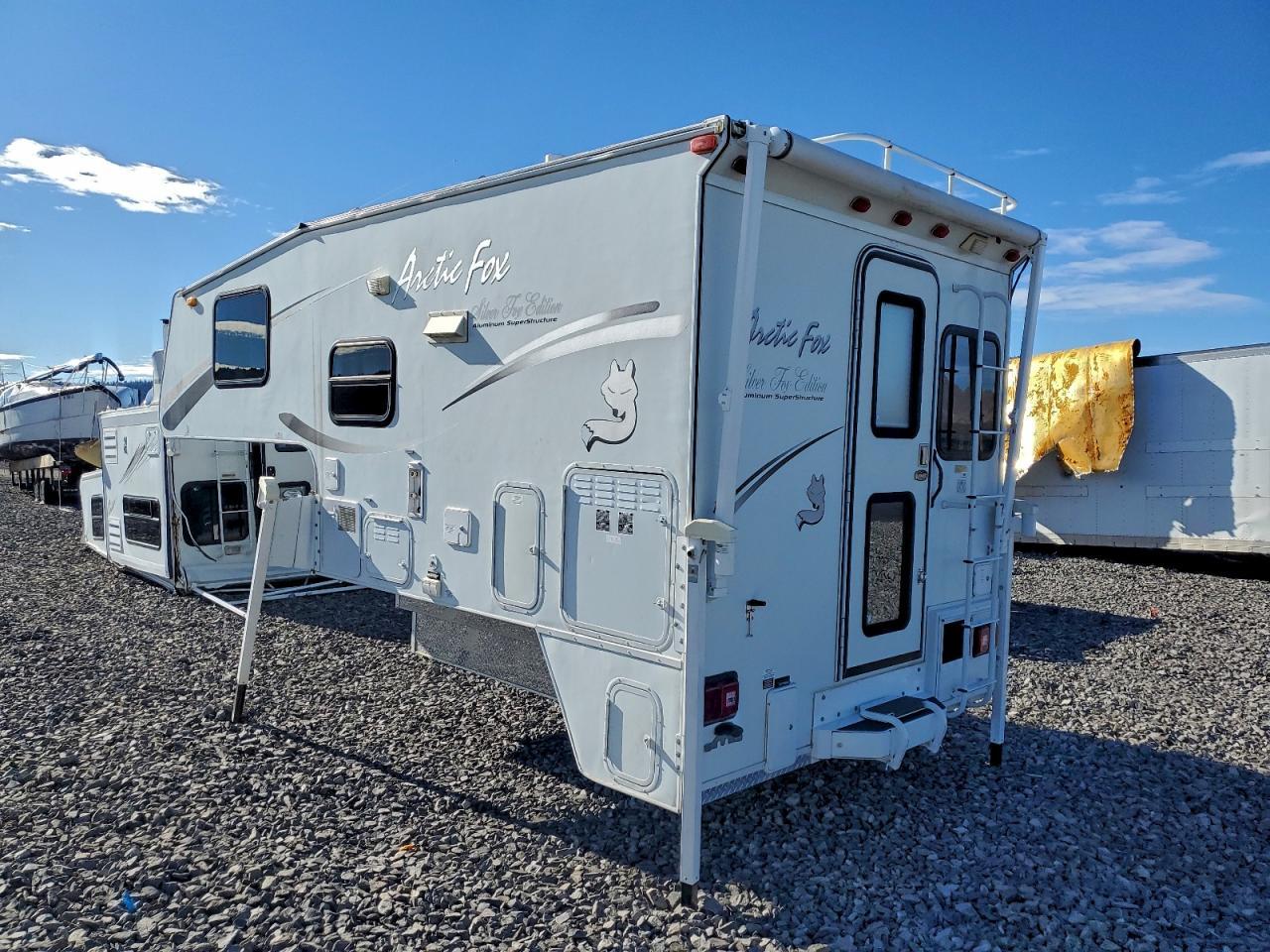 2005 Arctic Cat C860SA Truck Camper-Camper