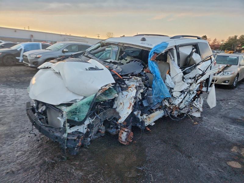 2019 Toyota Sienna le
