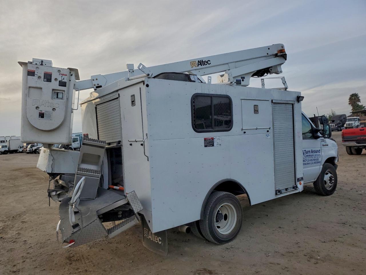 2023 Ford Econoline E350 Super Duty Cutaway Van