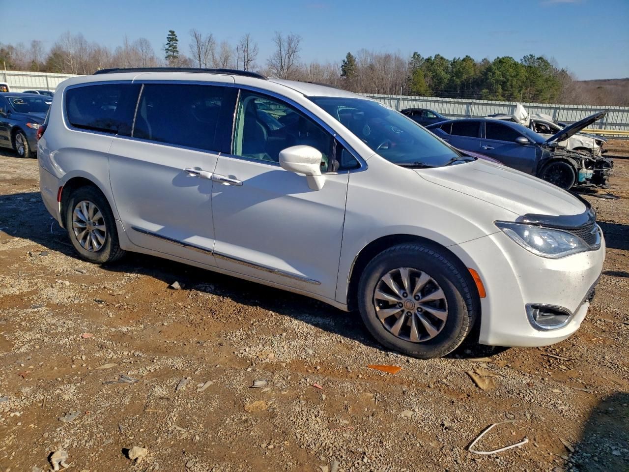 2017 Chrysler Pacifica Touring l