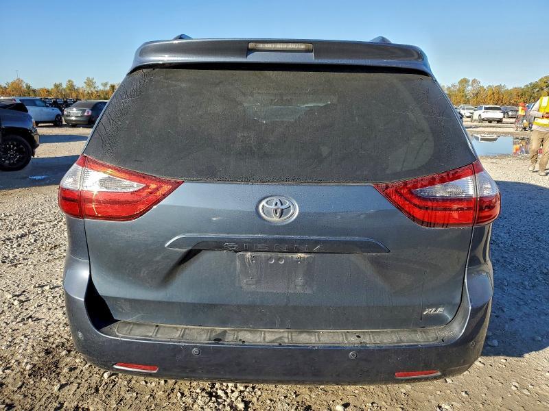 2017 Toyota Sienna xle 8-passenger