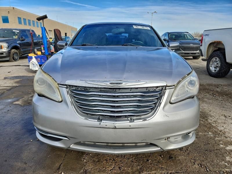 2013 Chrysler 200 Touring