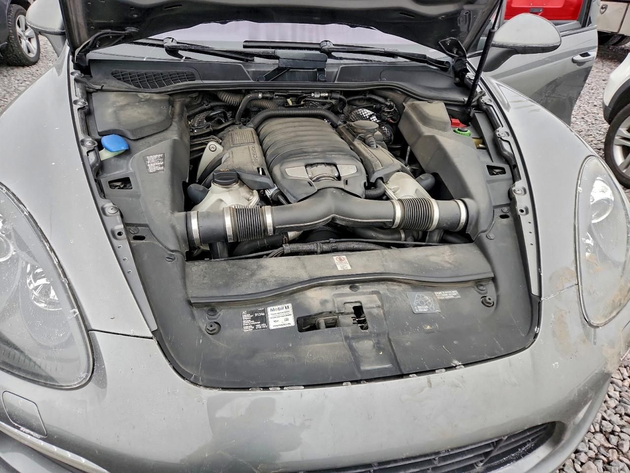 2013 Porsche Cayenne gts