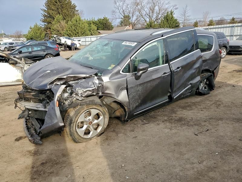 2017 Chrysler Pacifica Touring l Plus